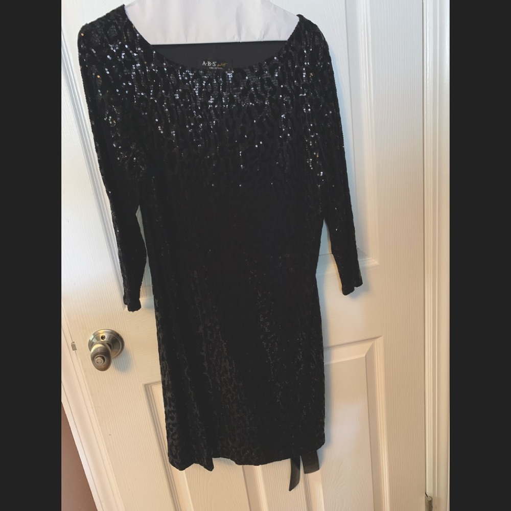 Longs sleeve leopard print stretch dress w/sequins